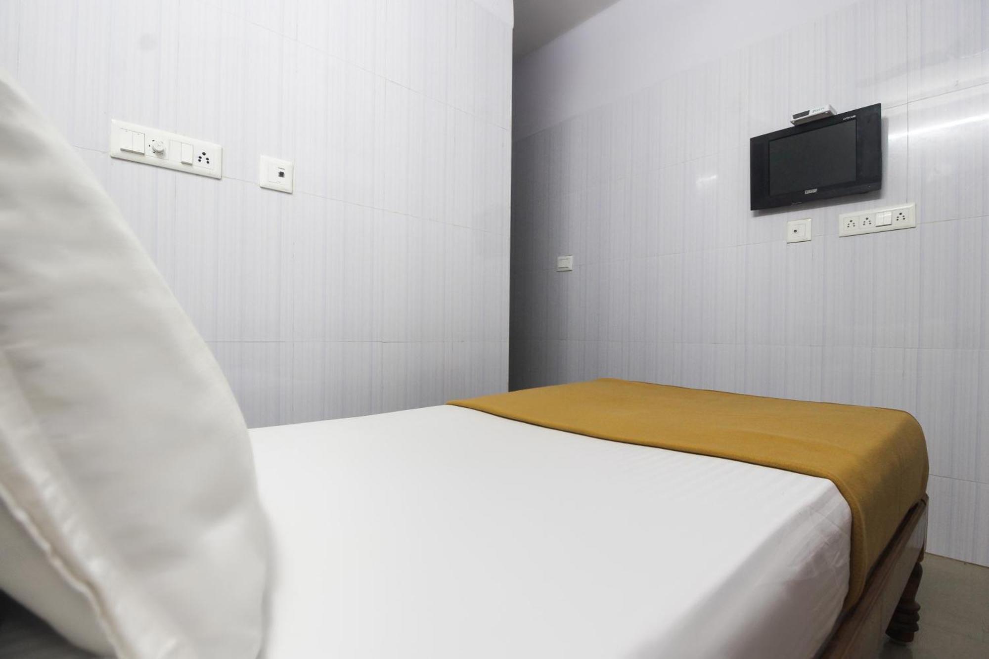 Hotel O Jks Deluxe Lodge Udaiyarpalaiyam Luaran gambar