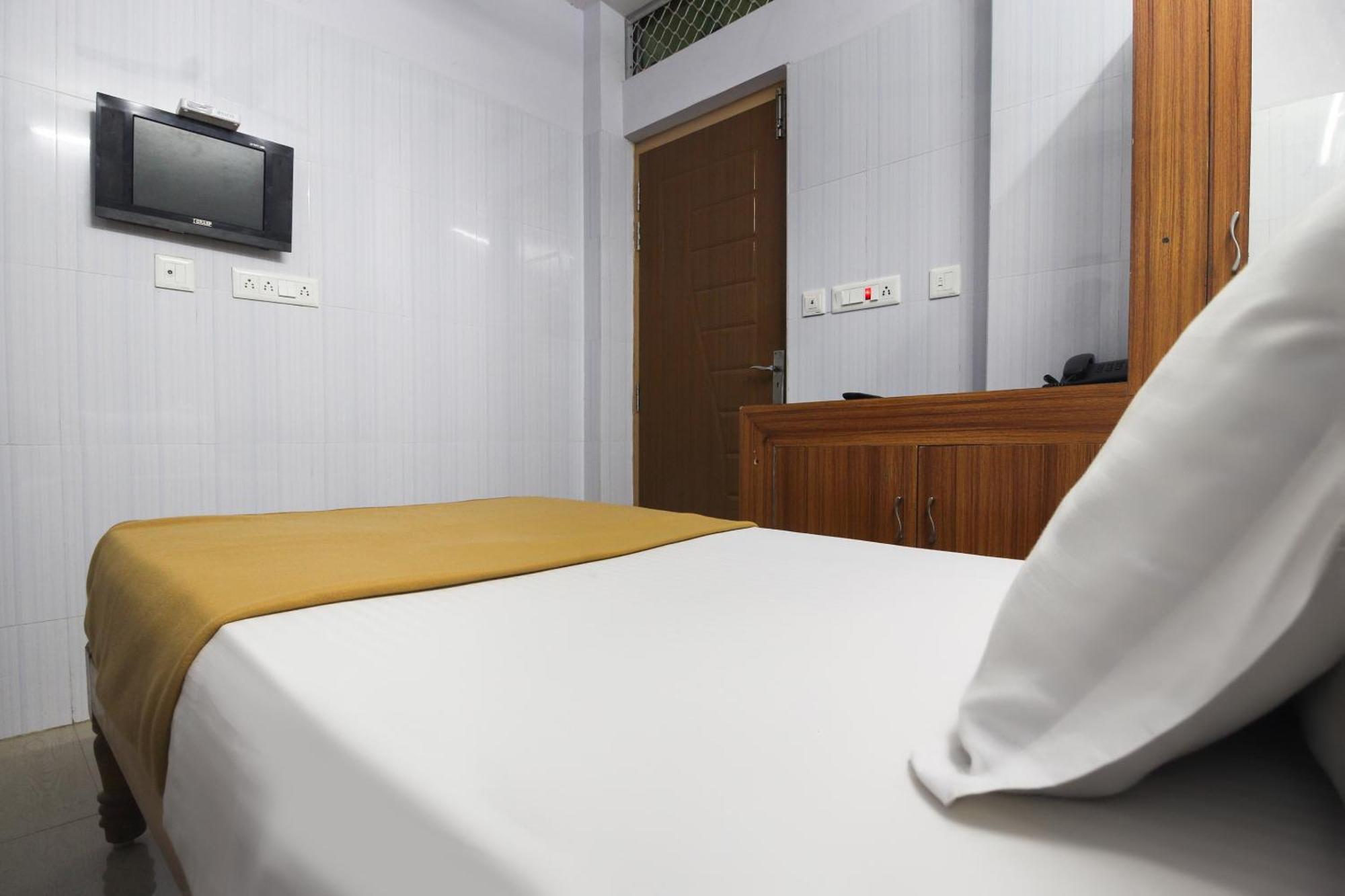 Hotel O Jks Deluxe Lodge Udaiyarpalaiyam Luaran gambar