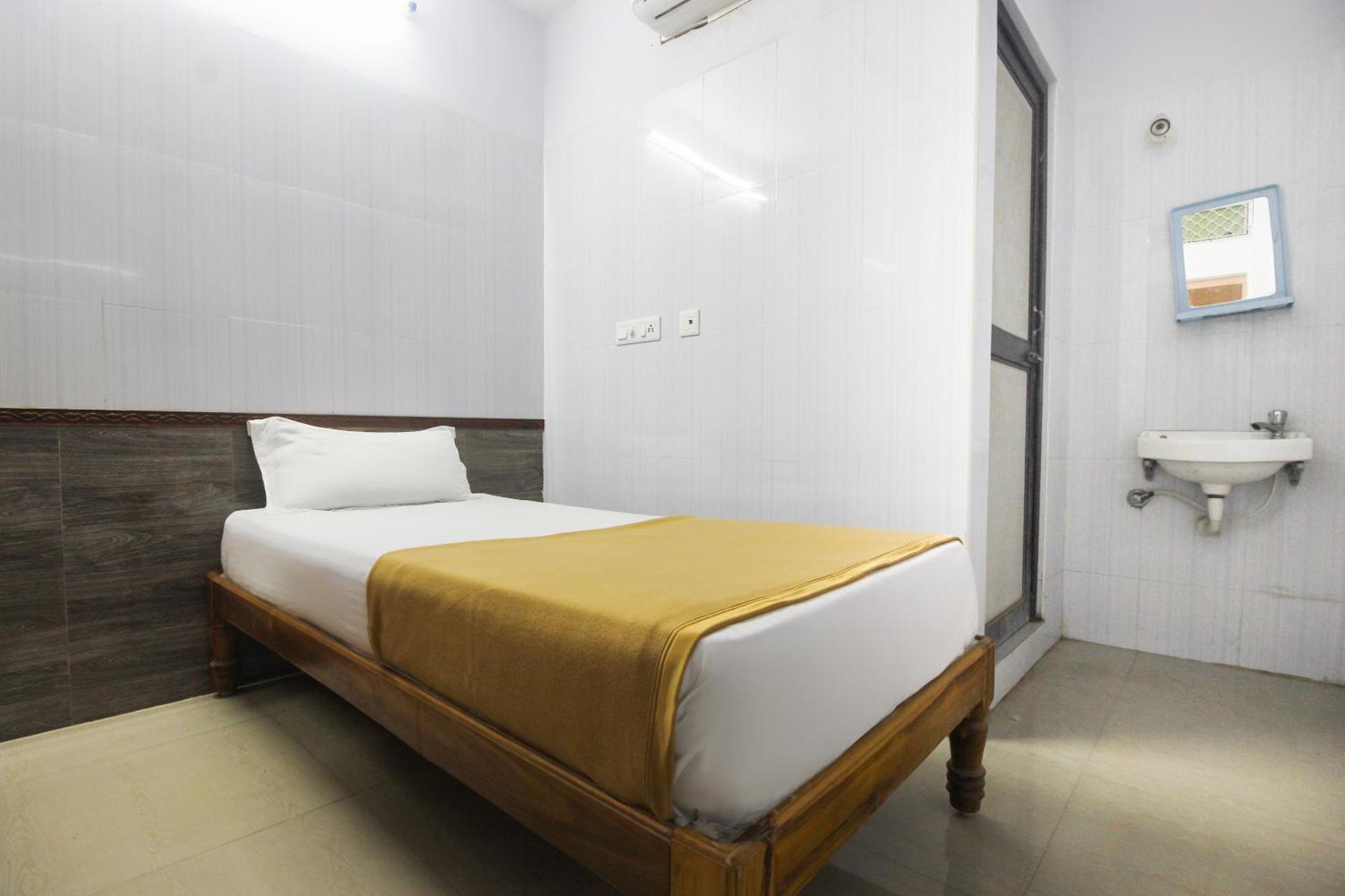 Hotel O Jks Deluxe Lodge Udaiyarpalaiyam Luaran gambar