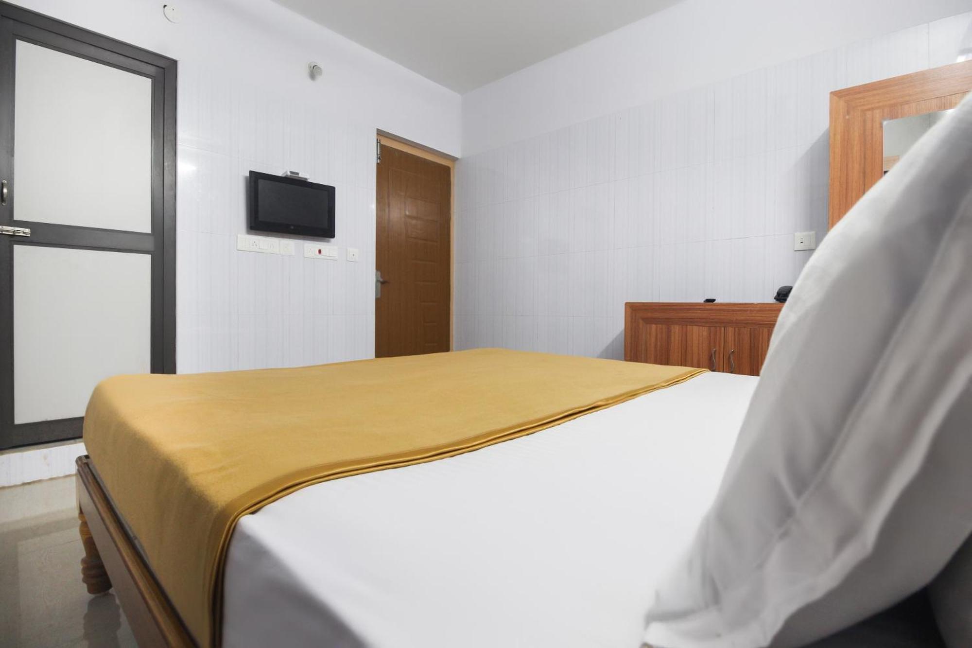 Hotel O Jks Deluxe Lodge Udaiyarpalaiyam Luaran gambar